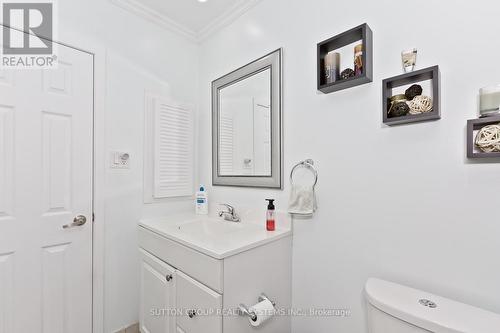 39 Benton St, Brampton, ON - Indoor Photo Showing Bathroom