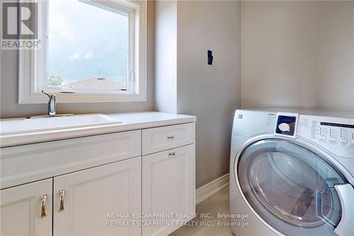 56 Calista Dr, Welland, ON - Indoor Photo Showing Laundry Room