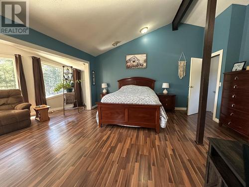 6325 Rosette Lake Road, Likely, BC - Indoor Photo Showing Bedroom