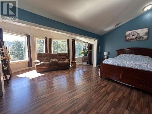 6325 Rosette Lake Road, Likely, BC - Indoor Photo Showing Bedroom