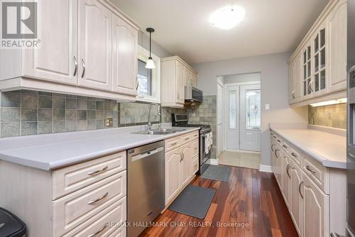 61 Doner St, New Tecumseth, ON - Indoor Photo Showing Kitchen With Double Sink