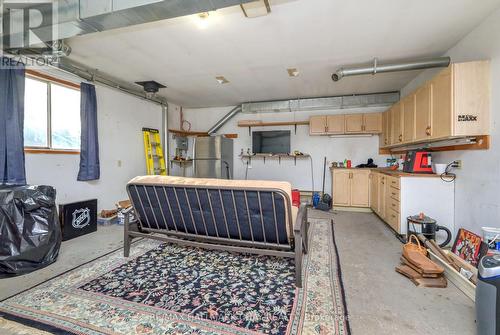 61 Doner St, New Tecumseth, ON - Indoor Photo Showing Garage