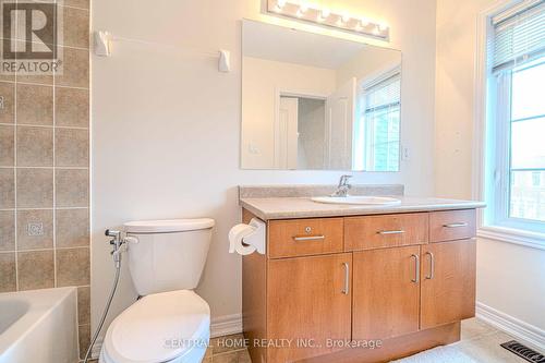12 Hayfield Cres, Richmond Hill, ON - Indoor Photo Showing Bathroom