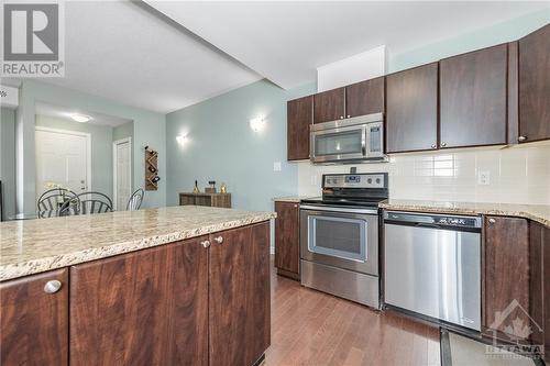 366 Wood Acres Grove Unit#H, Ottawa, ON - Indoor Photo Showing Kitchen With Stainless Steel Kitchen
