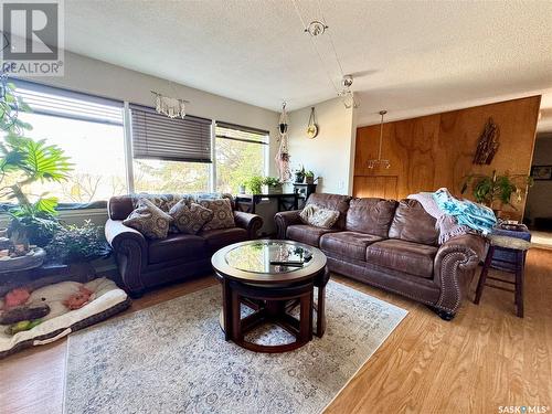 201 32Nd Street, Battleford, SK - Indoor Photo Showing Living Room