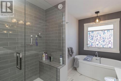 934 Glacial Shores Manor, Saskatoon, SK - Indoor Photo Showing Bathroom