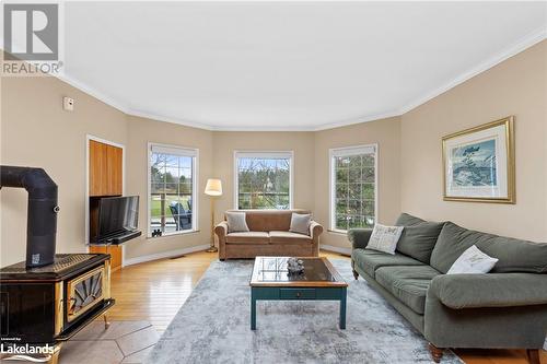 11 George Hunt Memorial Drive, Nobel, ON - Indoor Photo Showing Living Room