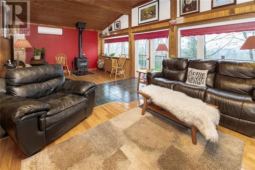238 Seapoint Lane, Westport, ON - Indoor Photo Showing Living Room