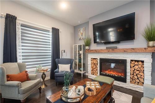 117 Breckenridge Drive, Niverville, MB - Indoor Photo Showing Living Room With Fireplace