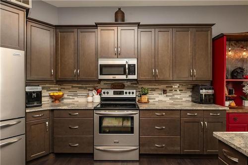 117 Breckenridge Drive, Niverville, MB - Indoor Photo Showing Kitchen