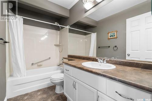 146 Mcfarland Place, Saskatoon, SK - Indoor Photo Showing Bathroom
