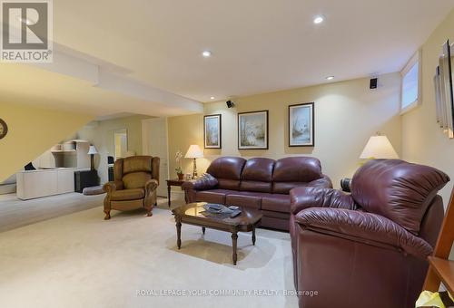 158 Legendary Tr, Whitchurch-Stouffville, ON - Indoor Photo Showing Living Room