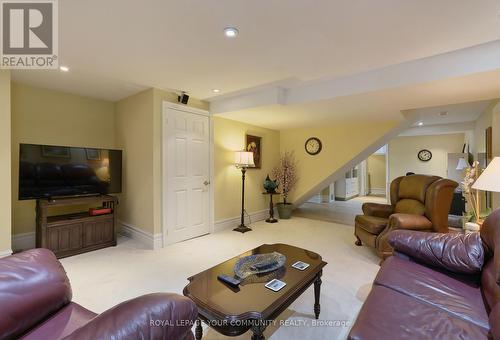 158 Legendary Trail, Whitchurch-Stouffville, ON - Indoor Photo Showing Living Room