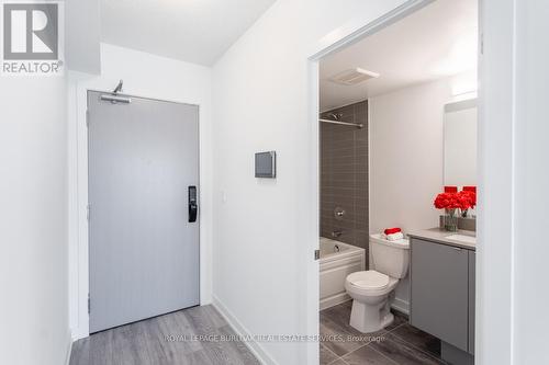 A306 - 3210 Dakota Common Road, Burlington, ON - Indoor Photo Showing Bathroom