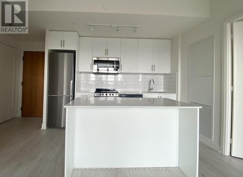 604 - 509 Dundas Street W, Oakville, ON - Indoor Photo Showing Kitchen With Upgraded Kitchen