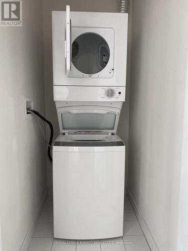 604 - 509 Dundas Street W, Oakville, ON - Indoor Photo Showing Laundry Room