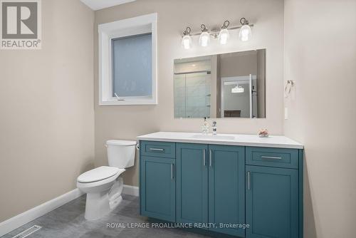 80 Dewal Place, Belleville, ON - Indoor Photo Showing Bathroom