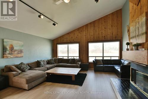 147 Kandahar Lane, Blue Mountains, ON - Indoor Photo Showing Living Room With Fireplace