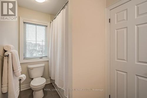 110 Holland Circ, Cambridge, ON - Indoor Photo Showing Bathroom