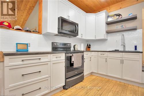 263 King Street, Southwest Middlesex, ON - Indoor Photo Showing Kitchen