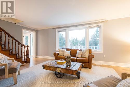 1692 North Big Island Rd, Prince Edward County, ON - Indoor Photo Showing Living Room
