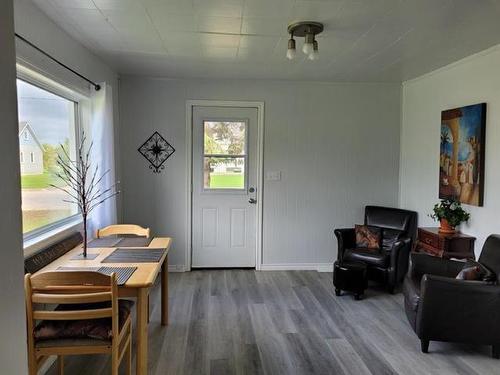 305 11Th Avenue S, Swan River, MB - Indoor Photo Showing Laundry Room