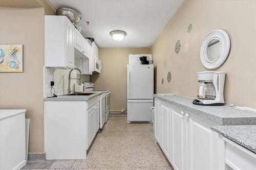 301 Frances Avenue|Unit #404, Stoney Creek, ON - Indoor Photo Showing Kitchen