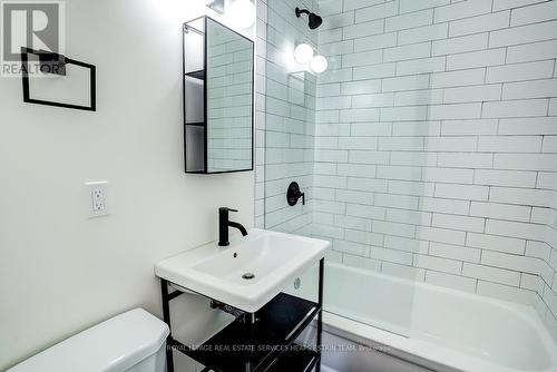 #408 -420 Eglinton Ave E, Toronto, ON - Indoor Photo Showing Bathroom