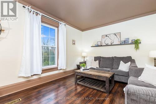 273 Charles St, Belleville, ON - Indoor Photo Showing Living Room