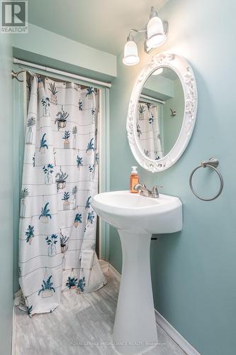 273 Charles St, Belleville, ON - Indoor Photo Showing Bathroom