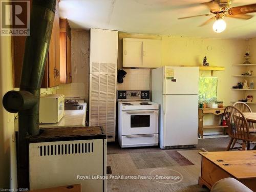 1110 Road 506, North Frontenac, ON - Indoor Photo Showing Kitchen