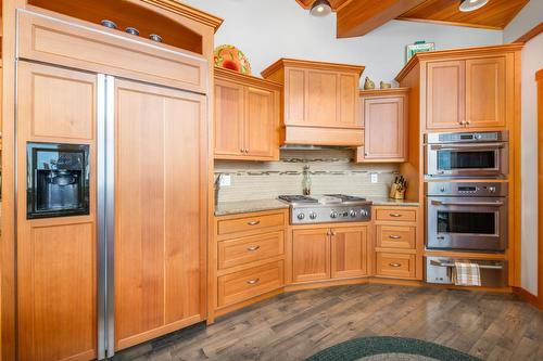 13511 Lakeshore Drive, Boswell, BC - Indoor Photo Showing Kitchen