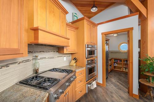 13511 Lakeshore Drive, Boswell, BC - Indoor Photo Showing Kitchen