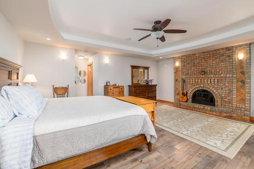 13511 Lakeshore Drive, Boswell, BC - Indoor Photo Showing Bedroom With Fireplace