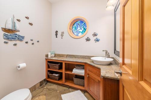 13511 Lakeshore Drive, Boswell, BC - Indoor Photo Showing Bathroom