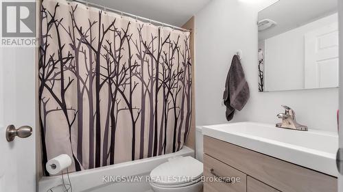 293 Wentworth St, Hamilton, ON - Indoor Photo Showing Bathroom