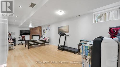 293 Wentworth Street, Hamilton, ON - Indoor Photo Showing Gym Room