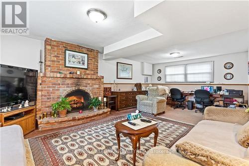 225 Anne St, Niagara-On-The-Lake, ON - Indoor Photo Showing Living Room With Fireplace