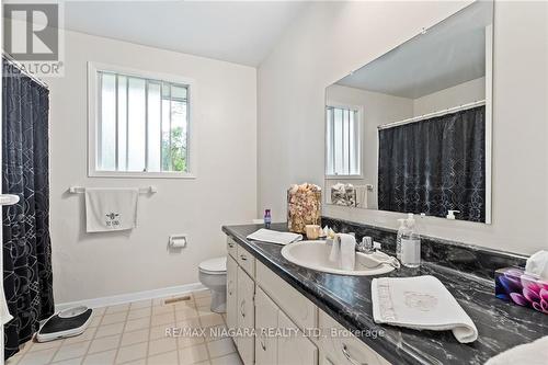 225 Anne St, Niagara-On-The-Lake, ON - Indoor Photo Showing Bathroom