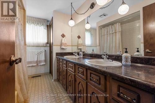 93 Richmond Street, Thorold, ON - Indoor Photo Showing Bathroom