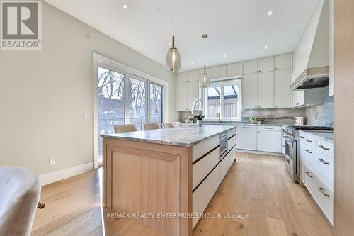 19 Humber Ridge Dr, Toronto, ON - Indoor Photo Showing Kitchen With Upgraded Kitchen