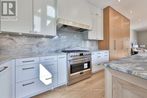 19 Humber Ridge Dr, Toronto, ON - Indoor Photo Showing Kitchen With Upgraded Kitchen