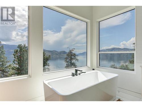5843 Somerset Avenue, Peachland, BC - Indoor With Body Of Water