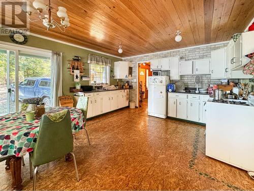 2874 Squirrel Point, Terrace, BC - Indoor Photo Showing Kitchen