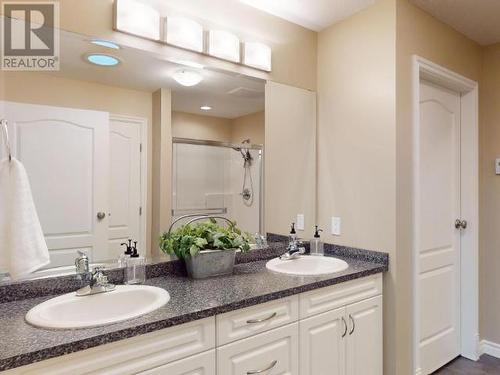 7365 Glacier Street, Powell River, BC - Indoor Photo Showing Bathroom