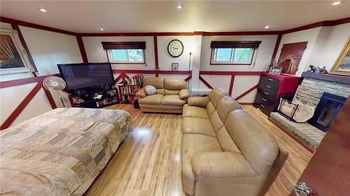 7099 Rosseau Place, Niagara Falls, ON - Indoor Photo Showing Living Room