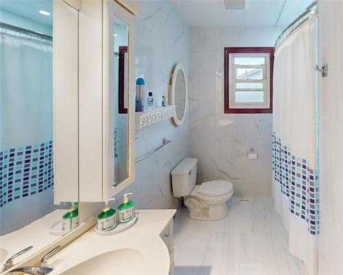 7099 Rosseau Place, Niagara Falls, ON - Indoor Photo Showing Bathroom