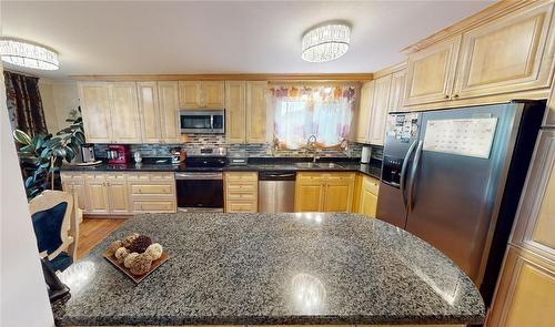 7099 Rosseau Place, Niagara Falls, ON - Indoor Photo Showing Kitchen