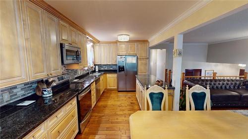 7099 Rosseau Place, Niagara Falls, ON - Indoor Photo Showing Kitchen
