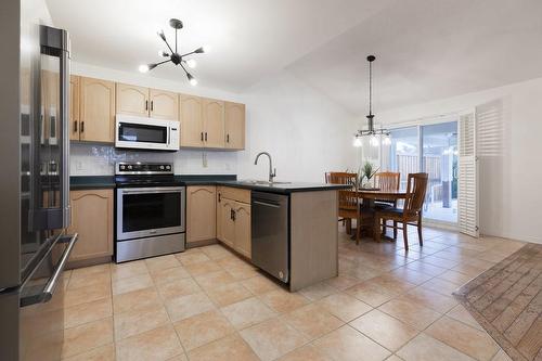 39 Cove Crescent, Hamilton, ON - Indoor Photo Showing Kitchen